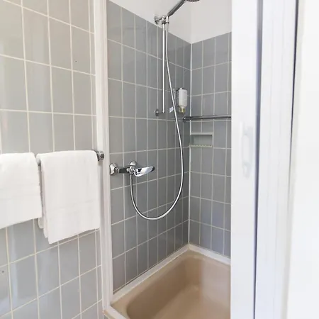 Ratskeller & Restaurant Hotel *