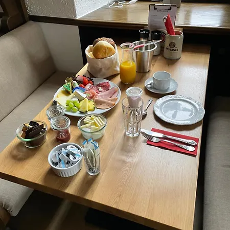 Ratskeller & Restaurant Hotel Krov