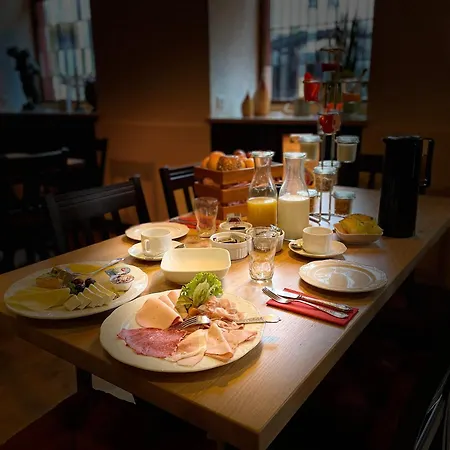 Ratskeller & Restaurant *