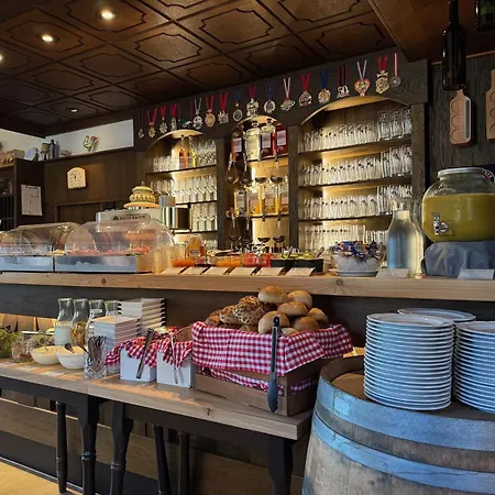 Ratskeller & Restaurant Отель Креф