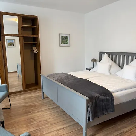 Ratskeller & Restaurant Hotel *