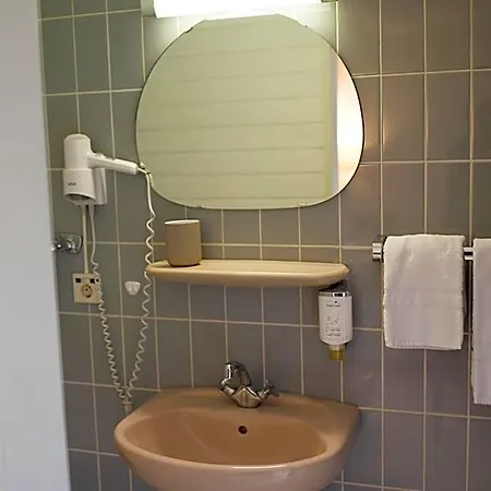 Ratskeller & Restaurant Hotel *